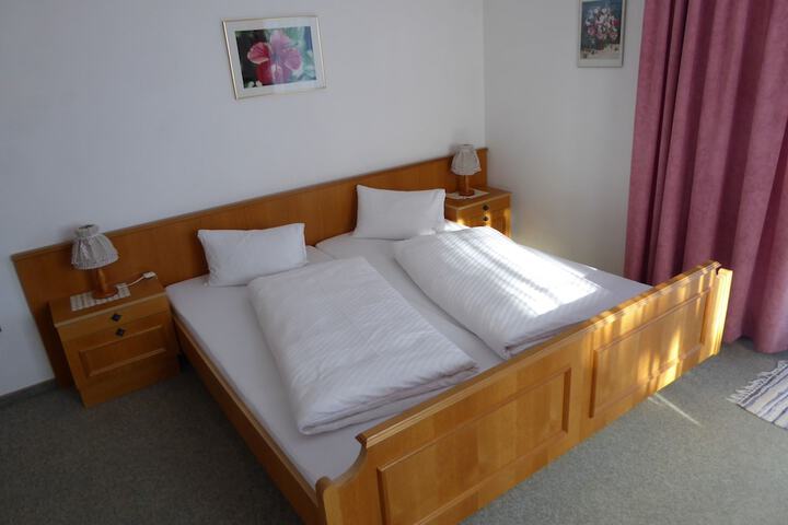 Room 3 of 28