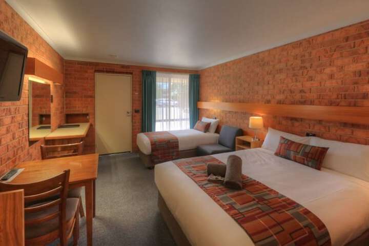 Room 15 of 48