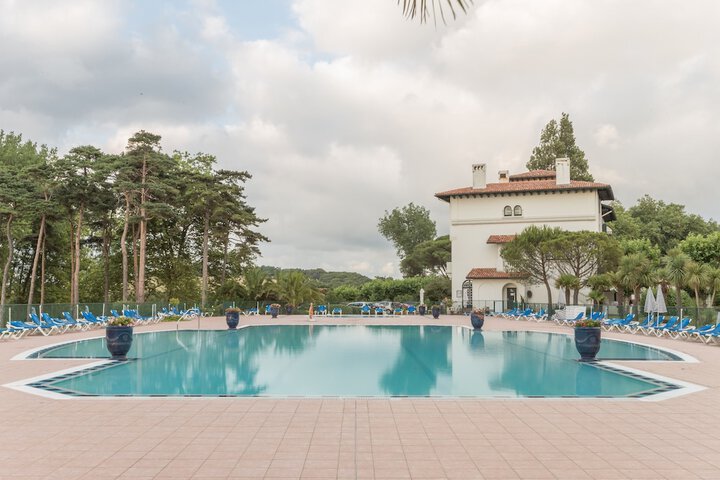 Pool Hotel