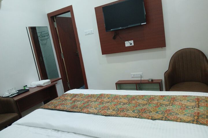 Room 12 of 28