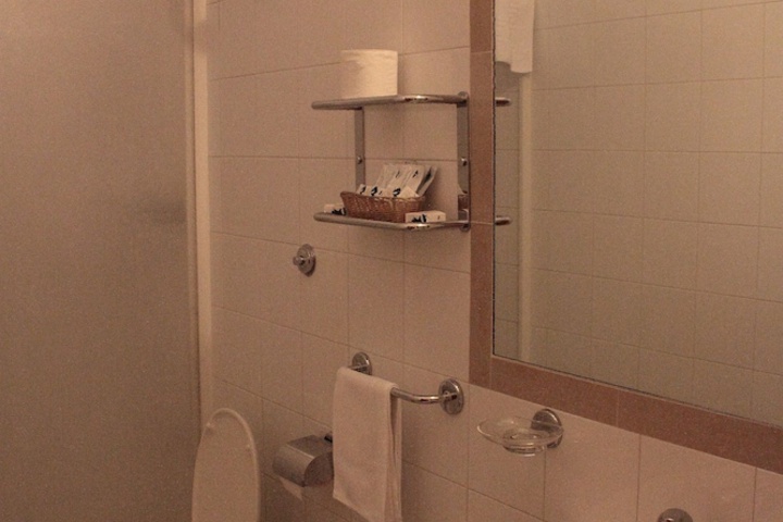 Room 16 of 28