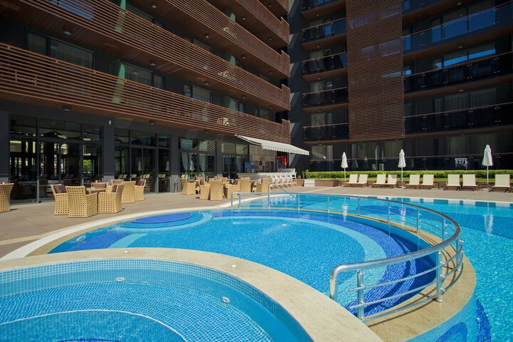 Hotel Pool