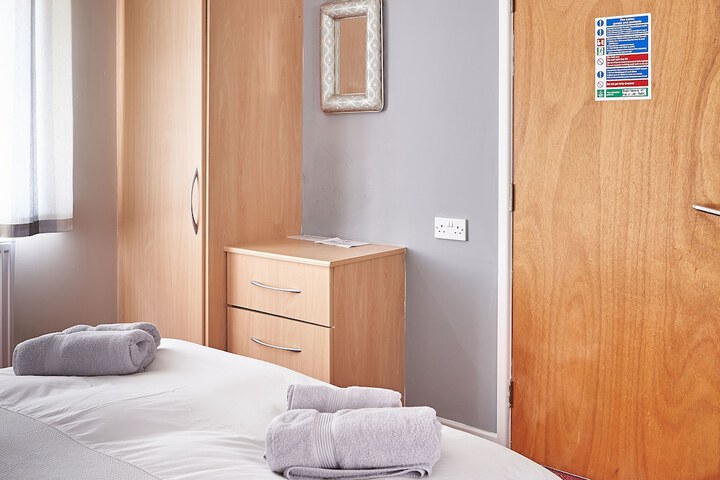 Room 13 of 32