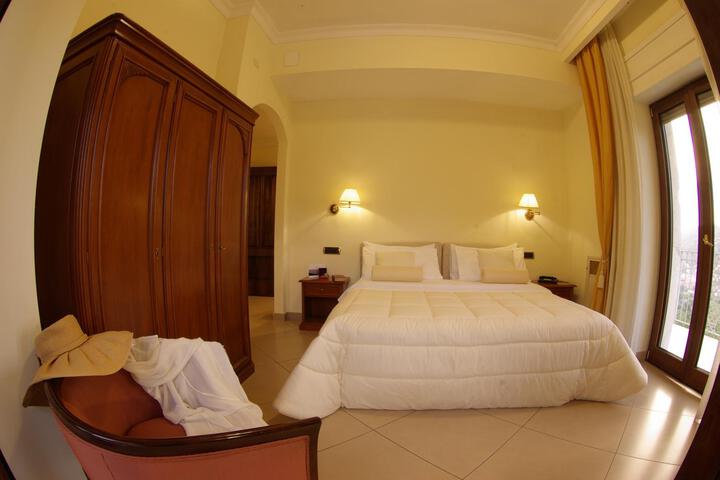 Room 19 of 110