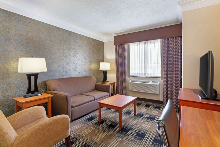 1 King Bed Table and Chairs Refrigerator, Continental Breakfast (14 of 14)