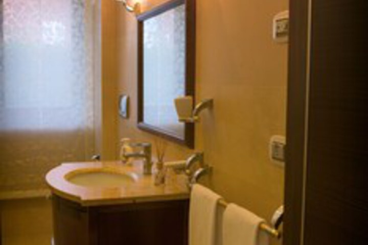 Room 3 of 25