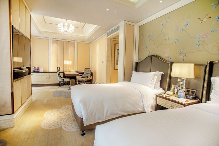 Room 28 of 68