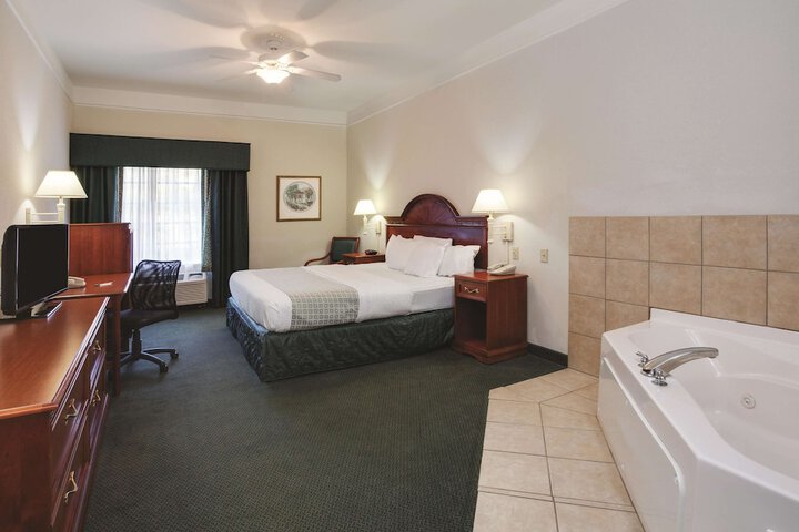 1 King Bed (1 of 12)