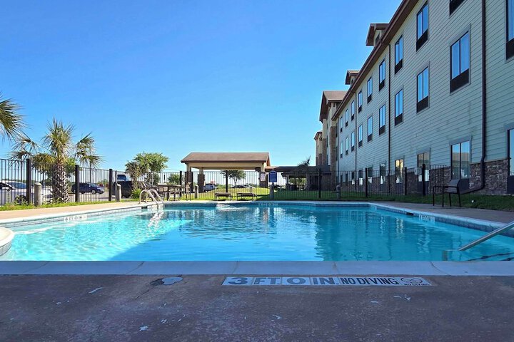 Pools & Facilities