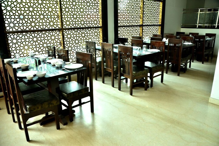 Dining 17 of 23