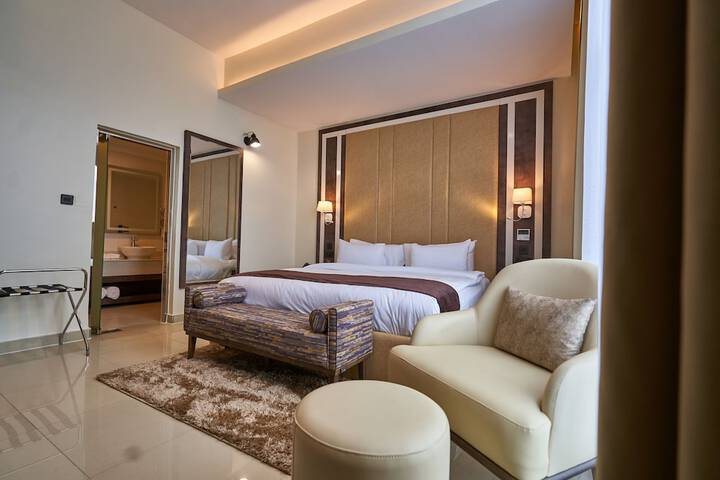 Room 9 of 37