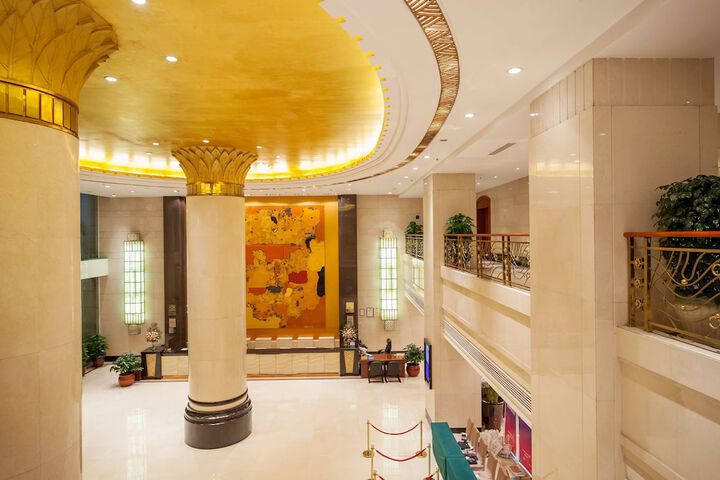Entrance & Lobby
