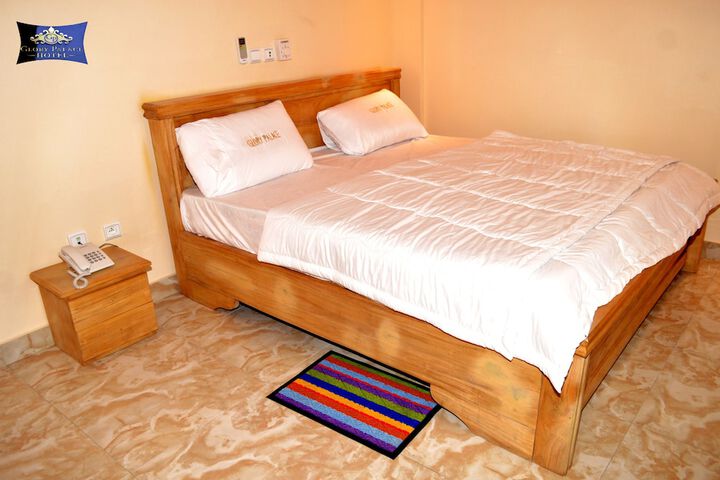 Room 6 of 42