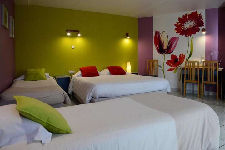 Room 4 of 93