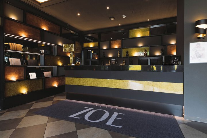Entrance & Lobby