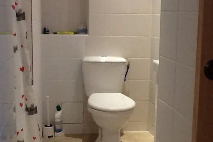 Room 8 of 16