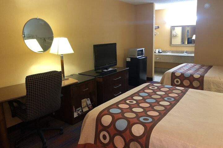 2 Queen Beds (4 of 9)