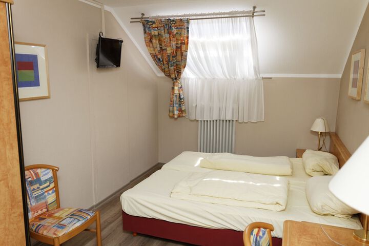 Room 13 of 81