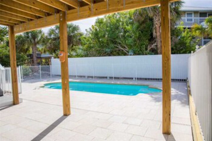 Pool 12 of 24