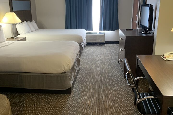 2 Queen Beds (2 of 19)