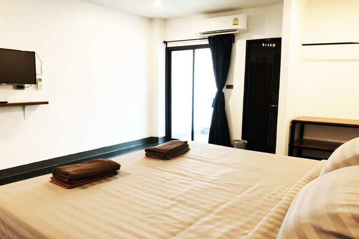 Room 12 of 18