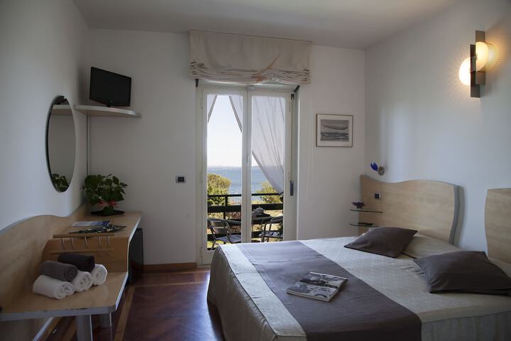 Room 3 of 18