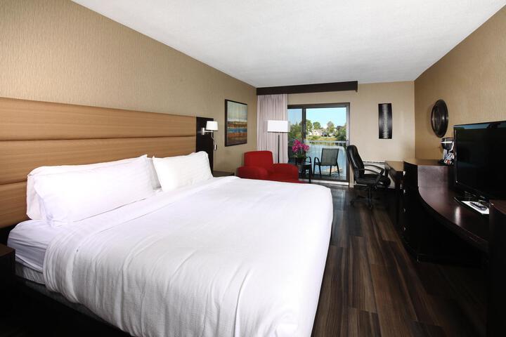 Standard Room, King or Two Doubles (1 of 13)