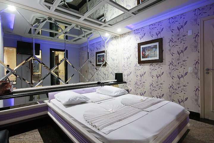 Room 8 of 21