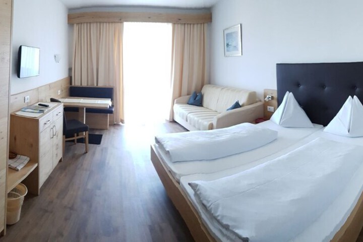 Room 5 of 20