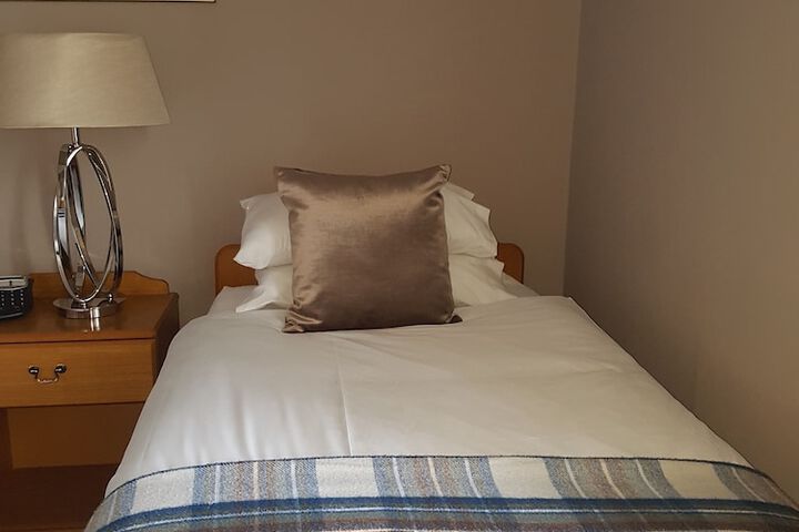 Room 33 of 108