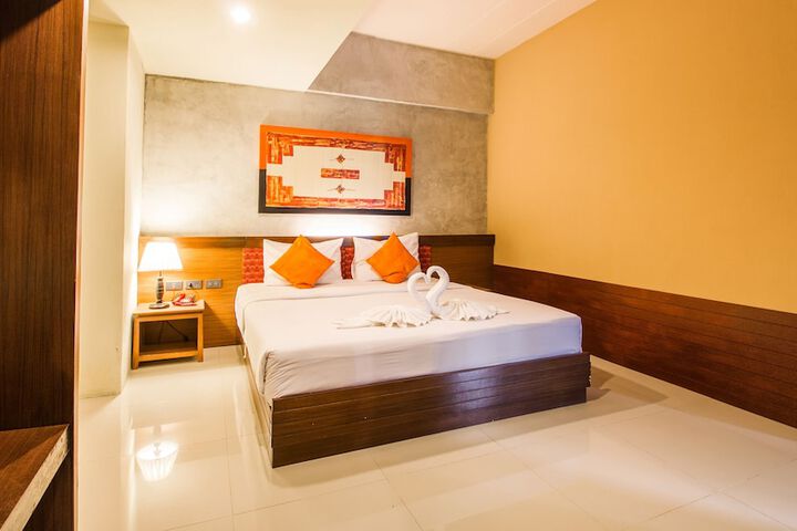 Room 6 of 34