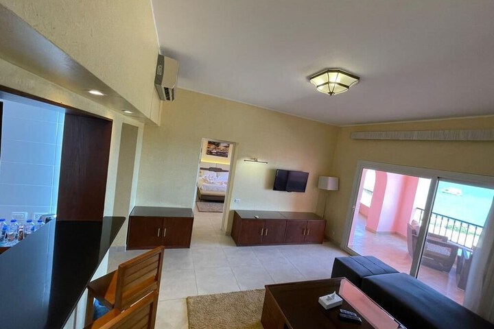 Room 6 of 33