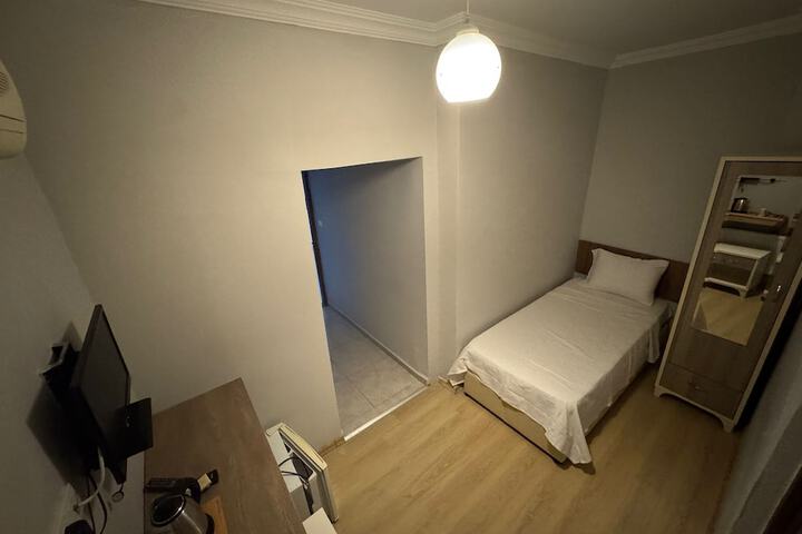 Room 14 of 30