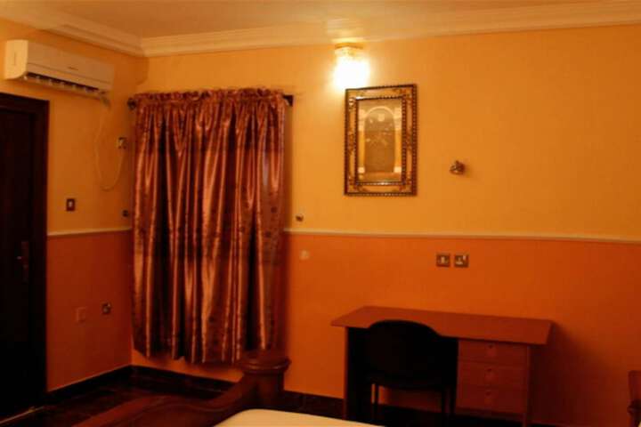 Room 6 of 20