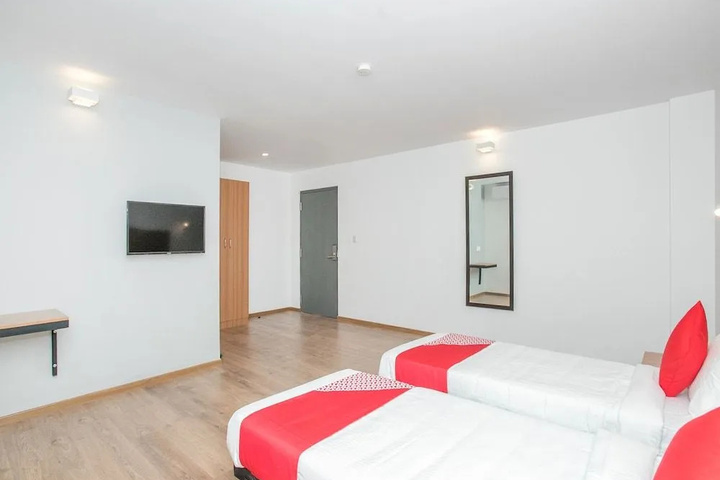 Room 3 of 10