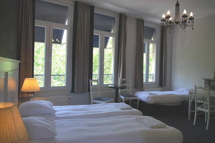 Room 5 of 42