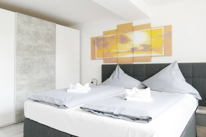 Room 2 of 28