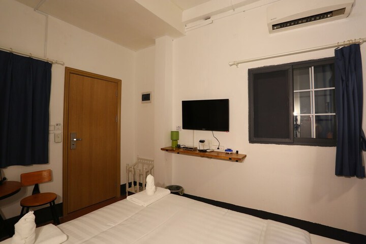 Room 8 of 26