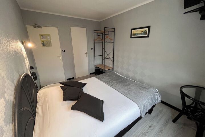 Room 12 of 34