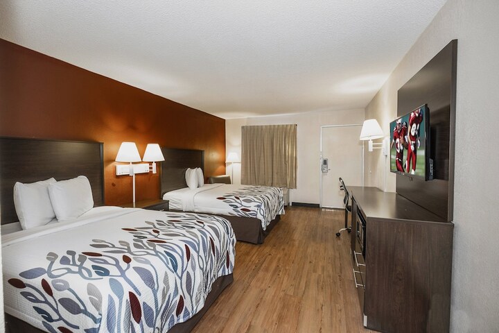 2 Double Beds (1 of 9)