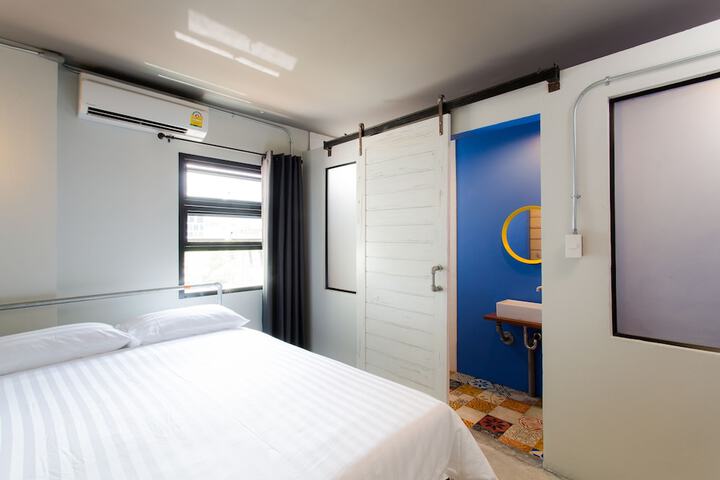 Room 14 of 34