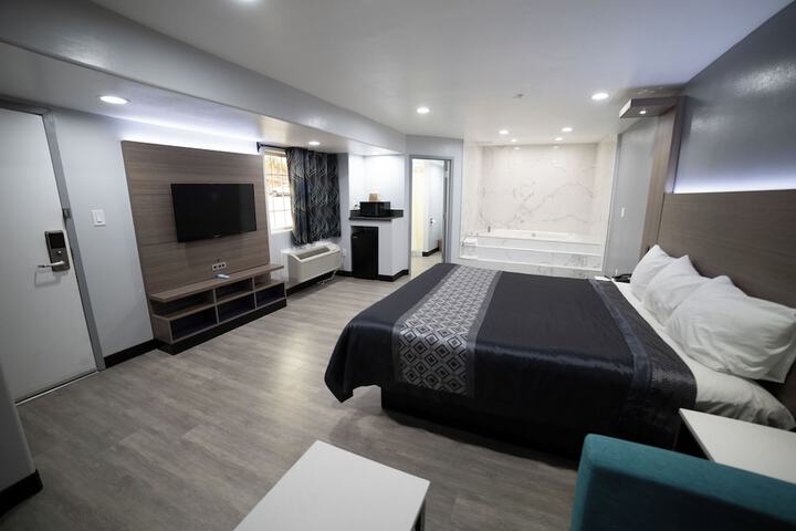 Studio Suite 1 King Bed (2 of 4)