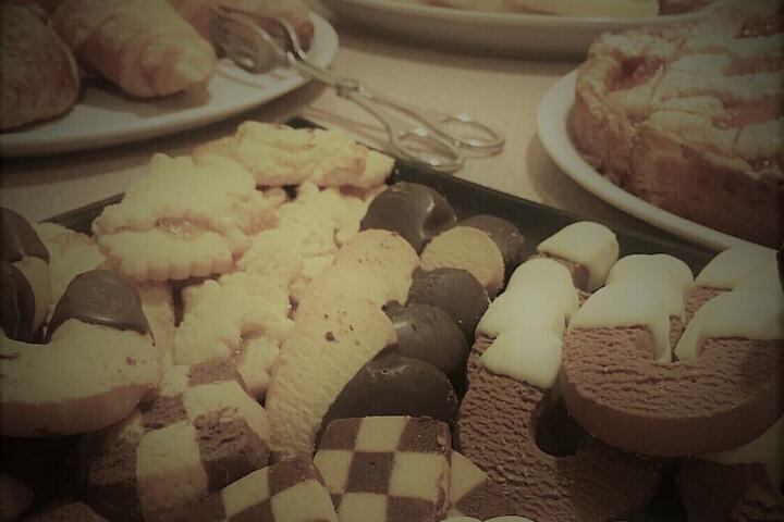 Dining 30 of 35
