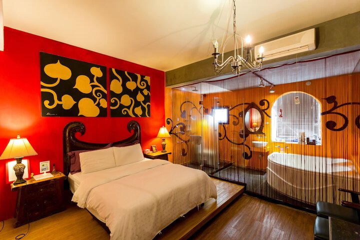 Room 8 of 75