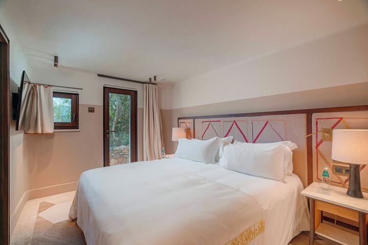 Room 45 of 230