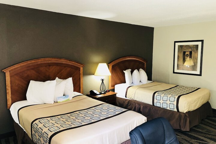 Double Accessible Queen Size Bed (2 of 6)