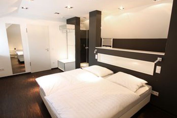Room 11 of 21