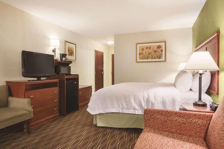 1 King Bed with Sofa Bed (4 of 17)