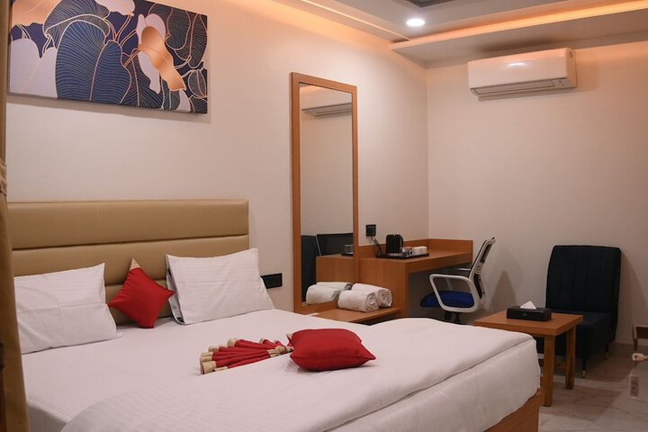 Room 9 of 28