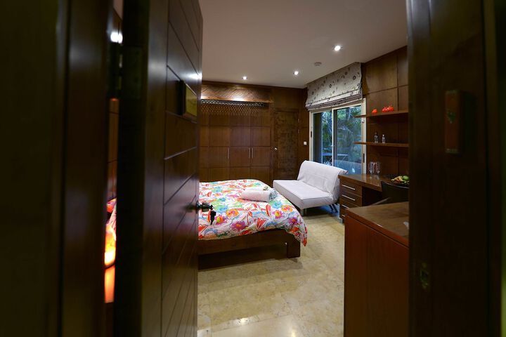 Hotel with Pool